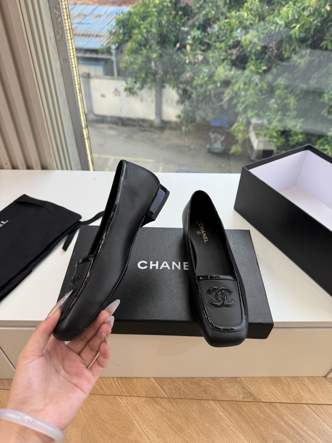 G238Chane*26ss新款玛丽珍单鞋高跟鞋凉鞋 温柔名媛的氛围感缓缓蔓延,圆润鞋头搭配精巧的小蝴蝶结,撞色方头贴标 G238Chane*26ss新款玛丽珍单鞋高跟鞋凉鞋 温柔名媛的氛围感缓缓蔓延,圆润鞋头搭配精巧的小蝴蝶结,撞色方头贴标