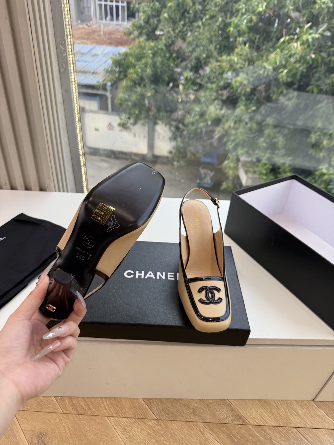 G238Chane*26ss新款玛丽珍单鞋高跟鞋凉鞋 温柔名媛的氛围感缓缓蔓延，圆润鞋头搭配精巧的小蝴蝶结，撞色方头贴标