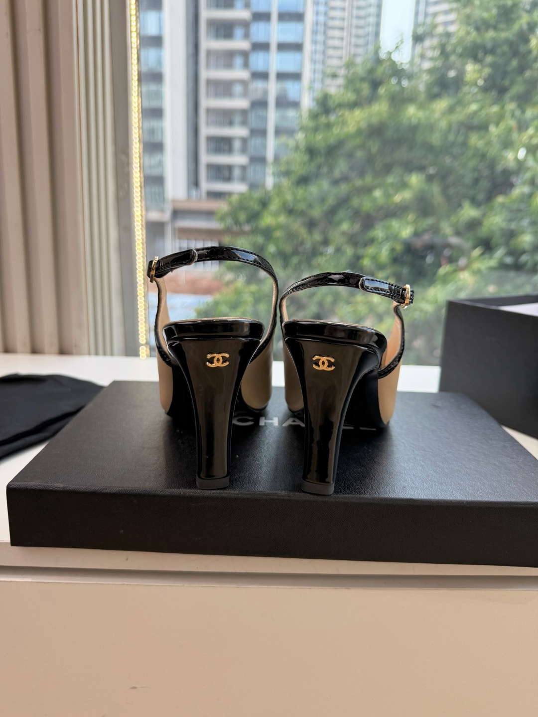 G238Chane*26ss新款玛丽珍单鞋高跟鞋凉鞋 温柔名媛的氛围感缓缓蔓延，圆润鞋头搭配精巧的小蝴蝶结，撞色方头贴标