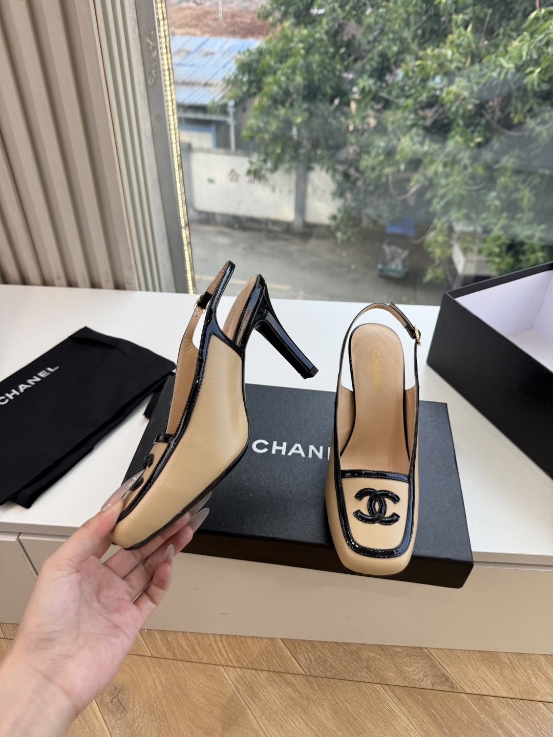 G238Chane*26ss新款玛丽珍单鞋高跟鞋凉鞋 温柔名媛的氛围感缓缓蔓延，圆润鞋头搭配精巧的小蝴蝶结，撞色方头贴标