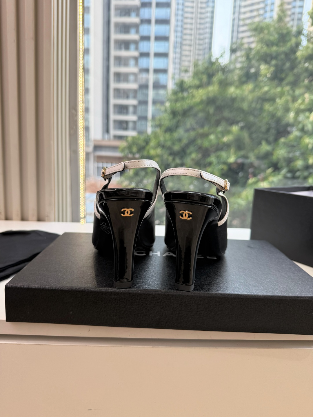 G238Chane*26ss新款玛丽珍单鞋高跟鞋凉鞋 温柔名媛的氛围感缓缓蔓延，圆润鞋头搭配精巧的小蝴蝶结，撞色方头贴标