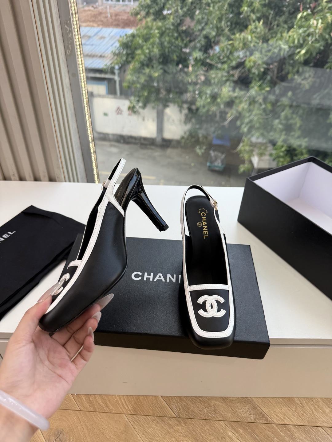 G238Chane*26ss新款玛丽珍单鞋高跟鞋凉鞋 温柔名媛的氛围感缓缓蔓延，圆润鞋头搭配精巧的小蝴蝶结，撞色方头贴标