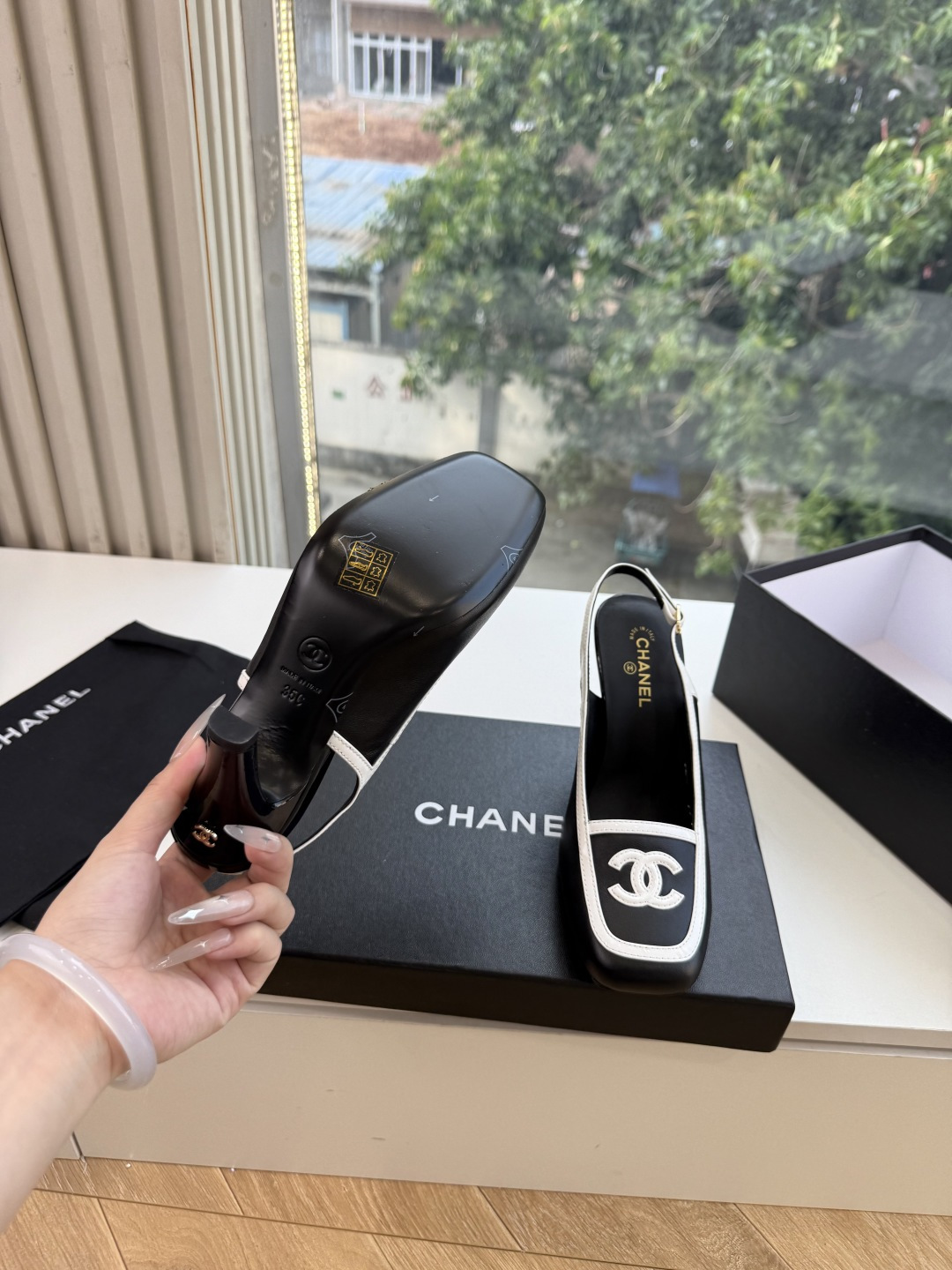 G238Chane*26ss新款玛丽珍单鞋高跟鞋凉鞋 温柔名媛的氛围感缓缓蔓延，圆润鞋头搭配精巧的小蝴蝶结，撞色方头贴标