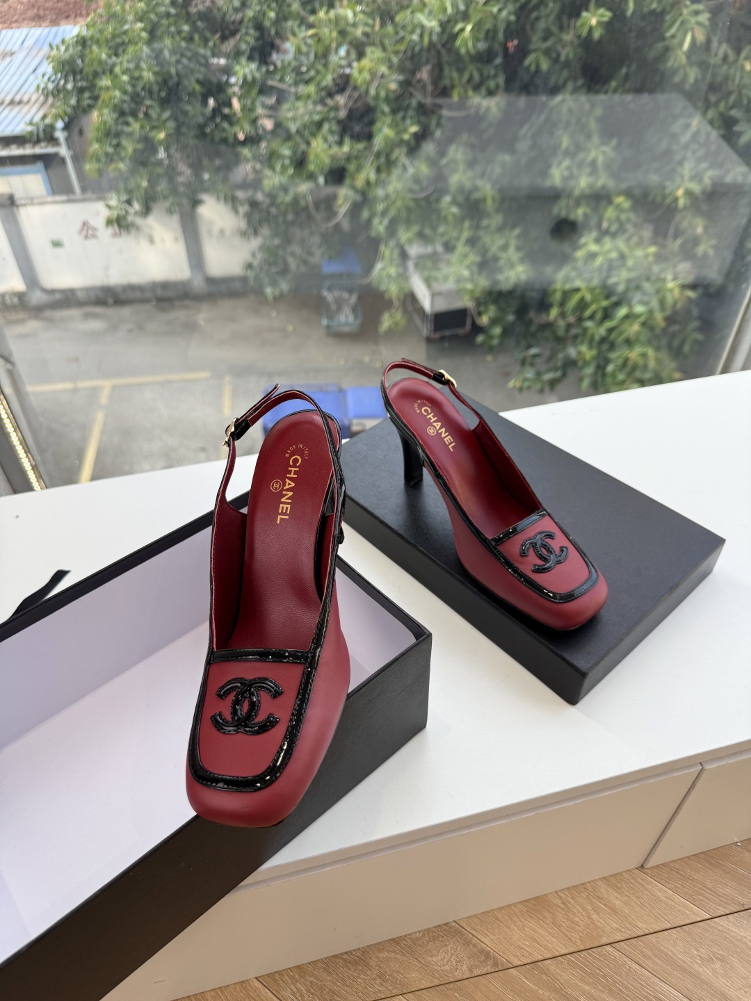 G238Chane*26ss新款玛丽珍单鞋高跟鞋凉鞋 温柔名媛的氛围感缓缓蔓延,圆润鞋头搭配精巧的小蝴蝶结,撞色方头贴标 G238Chane*26ss新款玛丽珍单鞋高跟鞋凉鞋 温柔名媛的氛围感缓缓蔓延,圆润鞋头搭配精巧的小蝴蝶结,撞色方头贴标