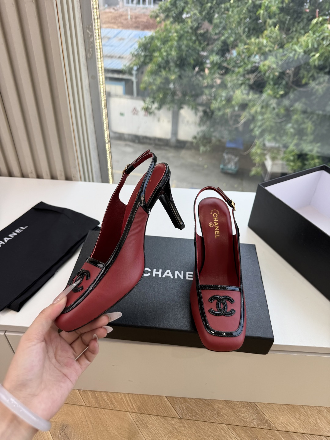 G238Chane*26ss新款玛丽珍单鞋高跟鞋凉鞋 温柔名媛的氛围感缓缓蔓延,圆润鞋头搭配精巧的小蝴蝶结,撞色方头贴标 G238Chane*26ss新款玛丽珍单鞋高跟鞋凉鞋 温柔名媛的氛围感缓缓蔓延,圆润鞋头搭配精巧的小蝴蝶结,撞色方头贴标