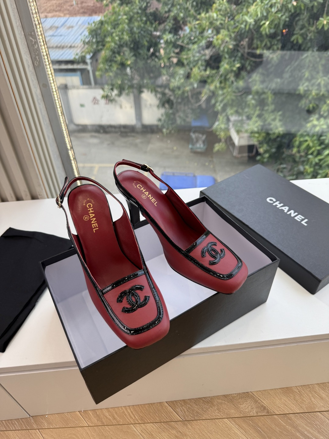 G238Chane*26ss新款玛丽珍单鞋高跟鞋凉鞋 温柔名媛的氛围感缓缓蔓延,圆润鞋头搭配精巧的小蝴蝶结,撞色方头贴标 G238Chane*26ss新款玛丽珍单鞋高跟鞋凉鞋 温柔名媛的氛围感缓缓蔓延,圆润鞋头搭配精巧的小蝴蝶结,撞色方头贴标