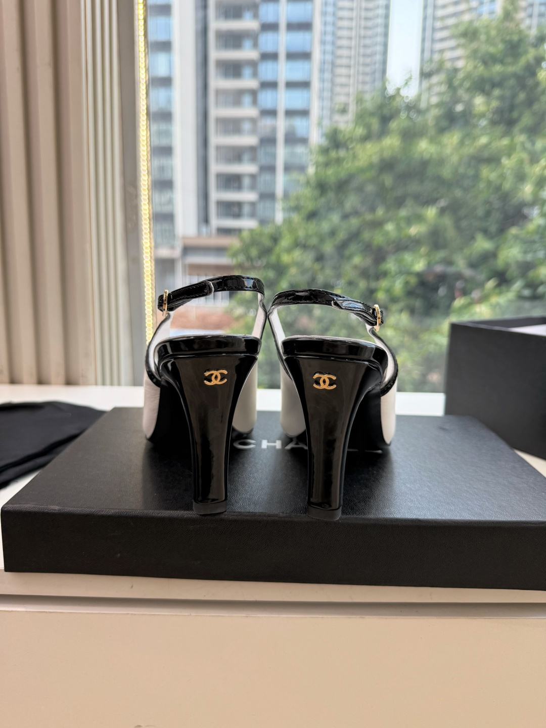 G238Chane*26ss新款玛丽珍单鞋高跟鞋凉鞋 温柔名媛的氛围感缓缓蔓延,圆润鞋头搭配精巧的小蝴蝶结,撞色方头贴标 G238Chane*26ss新款玛丽珍单鞋高跟鞋凉鞋 温柔名媛的氛围感缓缓蔓延,圆润鞋头搭配精巧的小蝴蝶结,撞色方头贴标