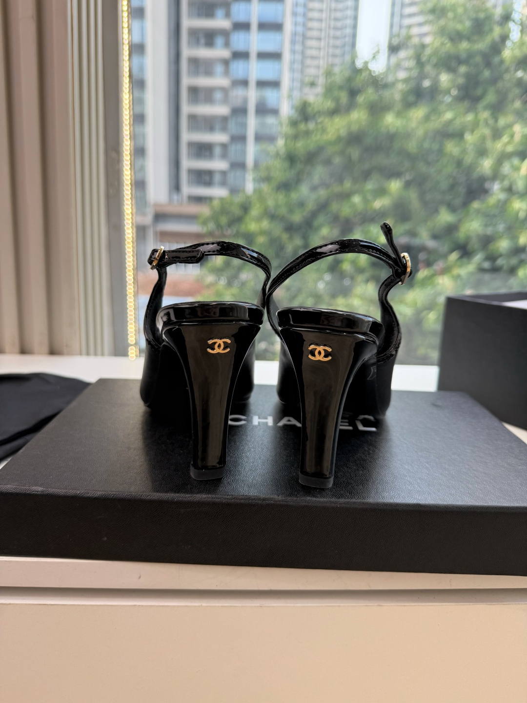 G238Chane*26ss新款玛丽珍单鞋高跟鞋凉鞋 温柔名媛的氛围感缓缓蔓延，圆润鞋头搭配精巧的小蝴蝶结，撞色方头贴标