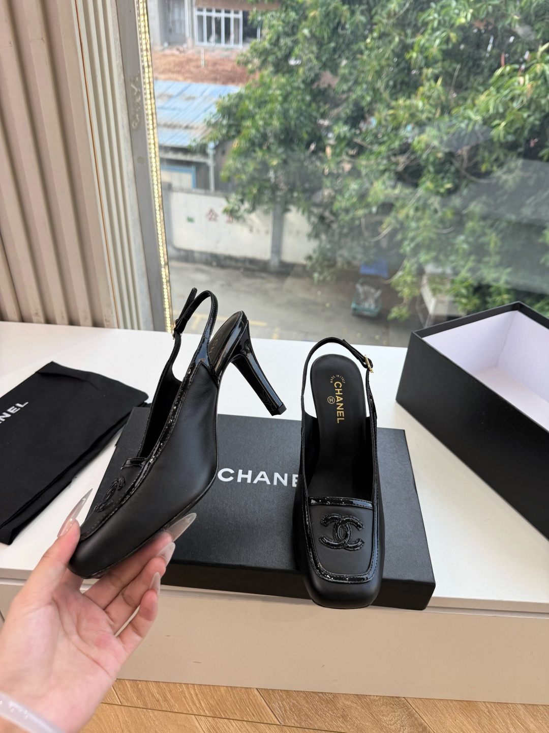 G238Chane*26ss新款玛丽珍单鞋高跟鞋凉鞋 温柔名媛的氛围感缓缓蔓延，圆润鞋头搭配精巧的小蝴蝶结，撞色方头贴标