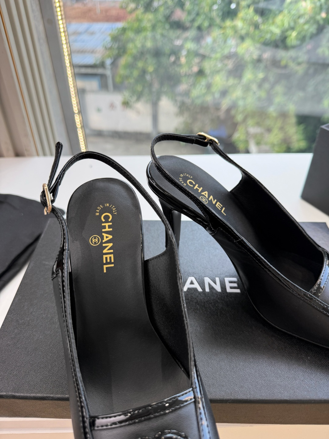 G238Chane*26ss新款玛丽珍单鞋高跟鞋凉鞋 温柔名媛的氛围感缓缓蔓延，圆润鞋头搭配精巧的小蝴蝶结，撞色方头贴标