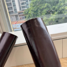 G213Khait* 26ss早秋新款尖头直筒高筒靴 自带复古贵气冷艳氛围感,尖头利落显瘦,直筒高靴筒修饰腿型,设计简约 G213Khait* 26ss早秋新款尖头直筒高筒靴 自带复古贵气冷艳氛围感,尖头利落显瘦,直筒高靴筒修饰腿型,设计简约