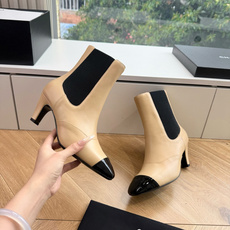 G238所得CHANE*|小香秋冬新品 在米兰时尚的T台上 亮相便艳惊四座 成功晋升为潮流人士的梦中情靴 。 经典的双C G238所得CHANE*|小香秋冬新品 在米兰时尚的T台上 亮相便艳惊四座 成功晋升为潮流人士的梦中情靴 。 经典的双C