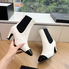 G238所得CHANE*|小香秋冬新品 在米兰时尚的T台上 亮相便艳惊四座 成功晋升为潮流人士的梦中情靴 。 经典的双C G238所得CHANE*|小香秋冬新品 在米兰时尚的T台上 亮相便艳惊四座 成功晋升为潮流人士的梦中情靴 。 经典的双C