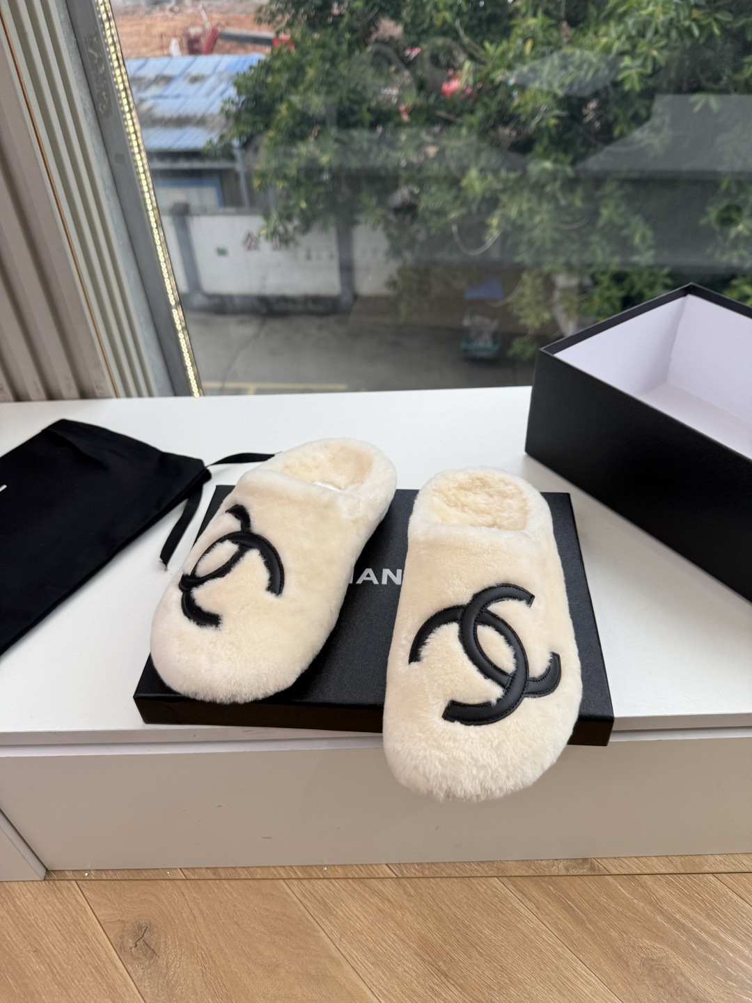 G012高版CHANE*小香奈儿爆品蝴妥妥的自留款！！比经典款Slingback舒服太多啦！每个颜色上脚都很显白 首选金