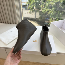 G679所见即所得The ro*2026新款平底切尔西短靴很少会看到一款会做到这么精细、而且对脚的包容性特别强,把脚型修 G679所见即所得The ro*2026新款平底切尔西短靴很少会看到一款会做到这么精细、而且对脚的包容性特别强,把脚型修