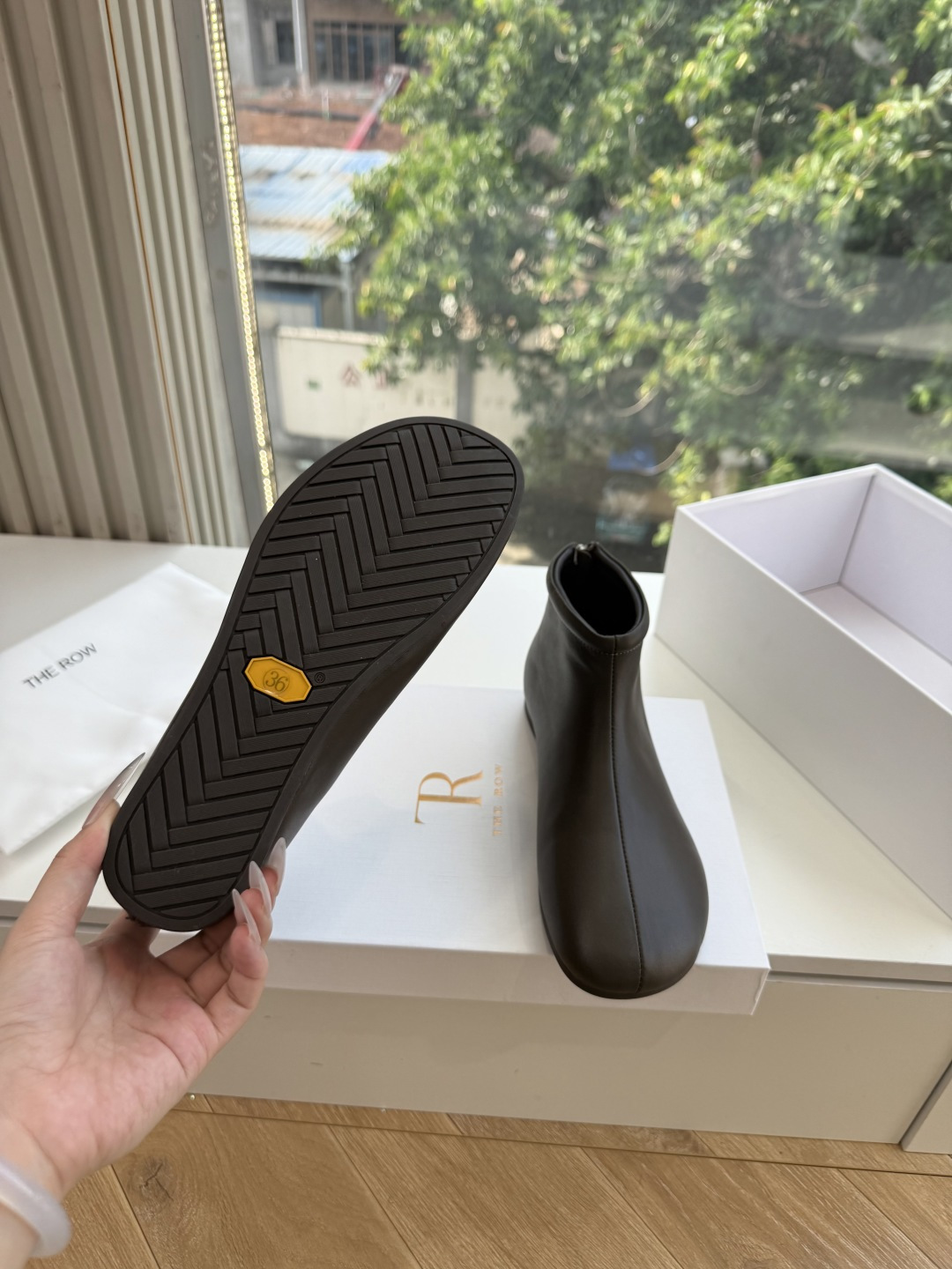 G679所见即所得The ro*2026新款平底切尔西短靴很少会看到一款会做到这么精细、而且对脚的包容性特别强,把脚型修 G679所见即所得The ro*2026新款平底切尔西短靴很少会看到一款会做到这么精细、而且对脚的包容性特别强,把脚型修