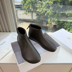 G679所见即所得The ro*2026新款平底切尔西短靴很少会看到一款会做到这么精细、而且对脚的包容性特别强,把脚型修 G679所见即所得The ro*2026新款平底切尔西短靴很少会看到一款会做到这么精细、而且对脚的包容性特别强,把脚型修