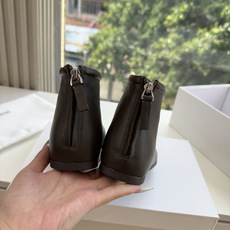G679所见即所得The ro*2026新款平底切尔西短靴很少会看到一款会做到这么精细、而且对脚的包容性特别强,把脚型修 G679所见即所得The ro*2026新款平底切尔西短靴很少会看到一款会做到这么精细、而且对脚的包容性特别强,把脚型修