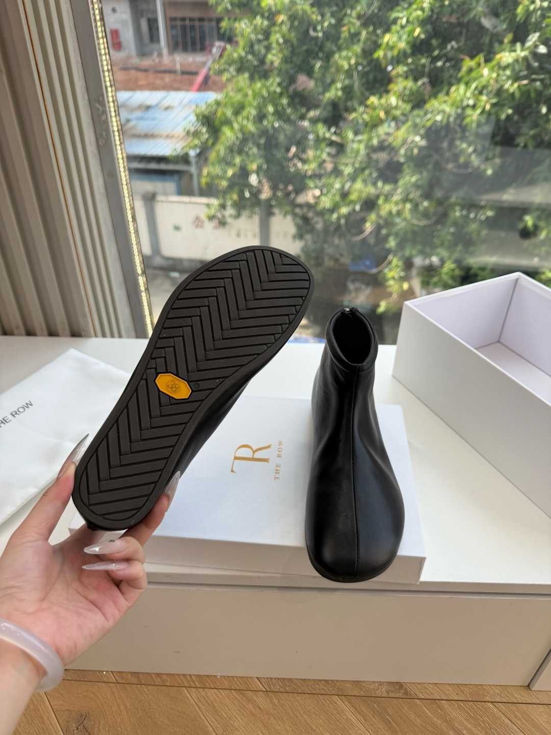 G679所见即所得The ro*2026新款平底切尔西短靴很少会看到一款会做到这么精细、而且对脚的包容性特别强,把脚型修 G679所见即所得The ro*2026新款平底切尔西短靴很少会看到一款会做到这么精细、而且对脚的包容性特别强,把脚型修