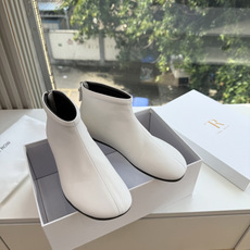 G679所见即所得The ro*2026新款平底切尔西短靴很少会看到一款会做到这么精细、而且对脚的包容性特别强,把脚型修 G679所见即所得The ro*2026新款平底切尔西短靴很少会看到一款会做到这么精细、而且对脚的包容性特别强,把脚型修