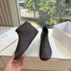 G679所见即所得The ro*2026新款平底切尔西短靴很少会看到一款会做到这么精细、而且对脚的包容性特别强,把脚型修 G679所见即所得The ro*2026新款平底切尔西短靴很少会看到一款会做到这么精细、而且对脚的包容性特别强,把脚型修