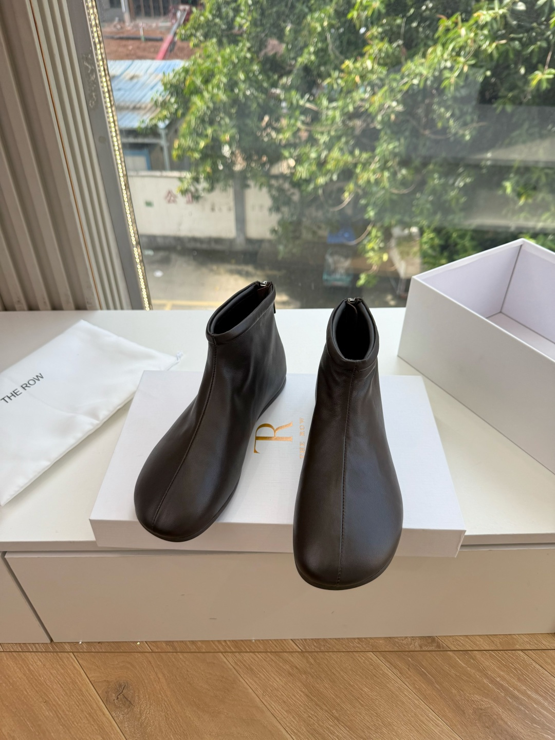 G679所见即所得The ro*2026新款平底切尔西短靴很少会看到一款会做到这么精细、而且对脚的包容性特别强，把脚型修