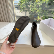 G679所见即所得The ro*2026新款平底切尔西短靴很少会看到一款会做到这么精细、而且对脚的包容性特别强,把脚型修 G679所见即所得The ro*2026新款平底切尔西短靴很少会看到一款会做到这么精细、而且对脚的包容性特别强,把脚型修