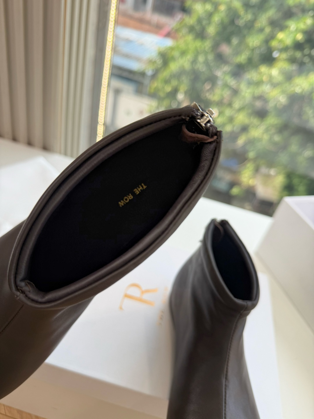 G679所见即所得The ro*2026新款平底切尔西短靴很少会看到一款会做到这么精细、而且对脚的包容性特别强,把脚型修 G679所见即所得The ro*2026新款平底切尔西短靴很少会看到一款会做到这么精细、而且对脚的包容性特别强,把脚型修