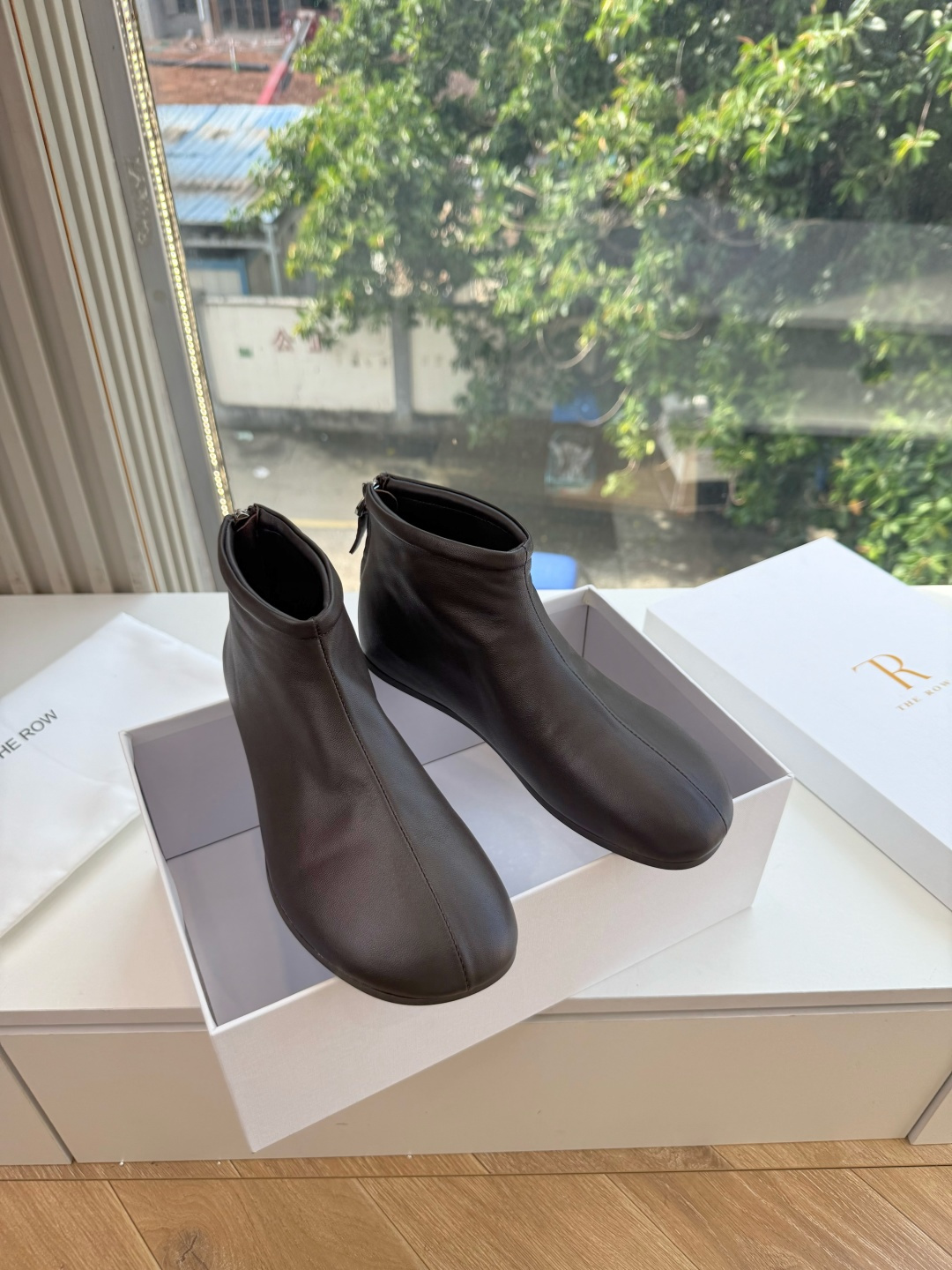 G679所见即所得The ro*2026新款平底切尔西短靴很少会看到一款会做到这么精细、而且对脚的包容性特别强,把脚型修 G679所见即所得The ro*2026新款平底切尔西短靴很少会看到一款会做到这么精细、而且对脚的包容性特别强,把脚型修