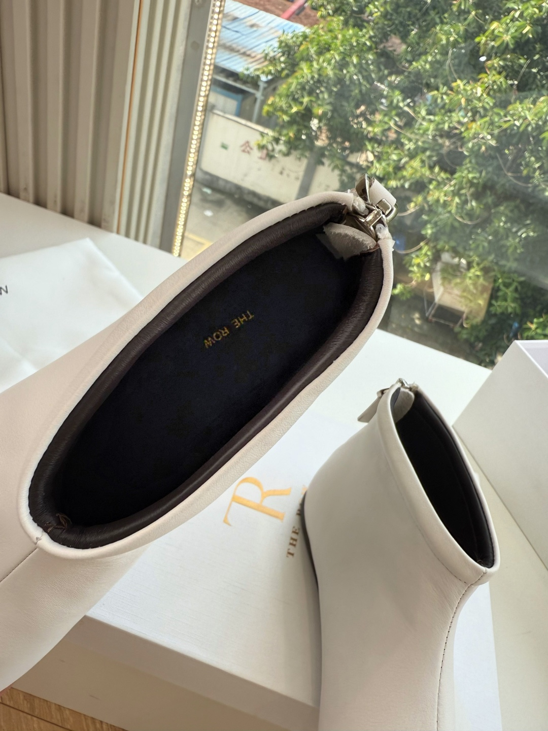 G679所见即所得The ro*2026新款平底切尔西短靴很少会看到一款会做到这么精细、而且对脚的包容性特别强,把脚型修 G679所见即所得The ro*2026新款平底切尔西短靴很少会看到一款会做到这么精细、而且对脚的包容性特别强,把脚型修