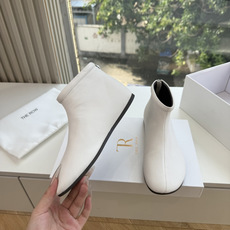 G679所见即所得The ro*2026新款平底切尔西短靴很少会看到一款会做到这么精细、而且对脚的包容性特别强,把脚型修 G679所见即所得The ro*2026新款平底切尔西短靴很少会看到一款会做到这么精细、而且对脚的包容性特别强,把脚型修