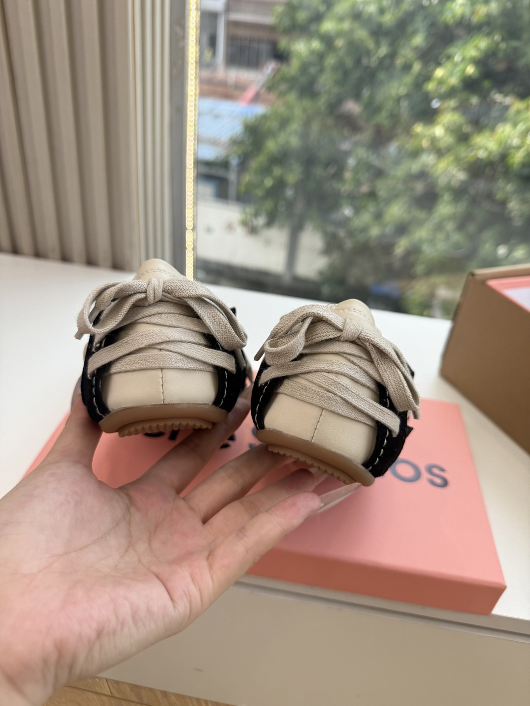 所见即所得出货快G130Acne Studios新款芭蕾舞运动鞋(Acne Studios将运动鞋与当下热门的芭蕾舞鞋元