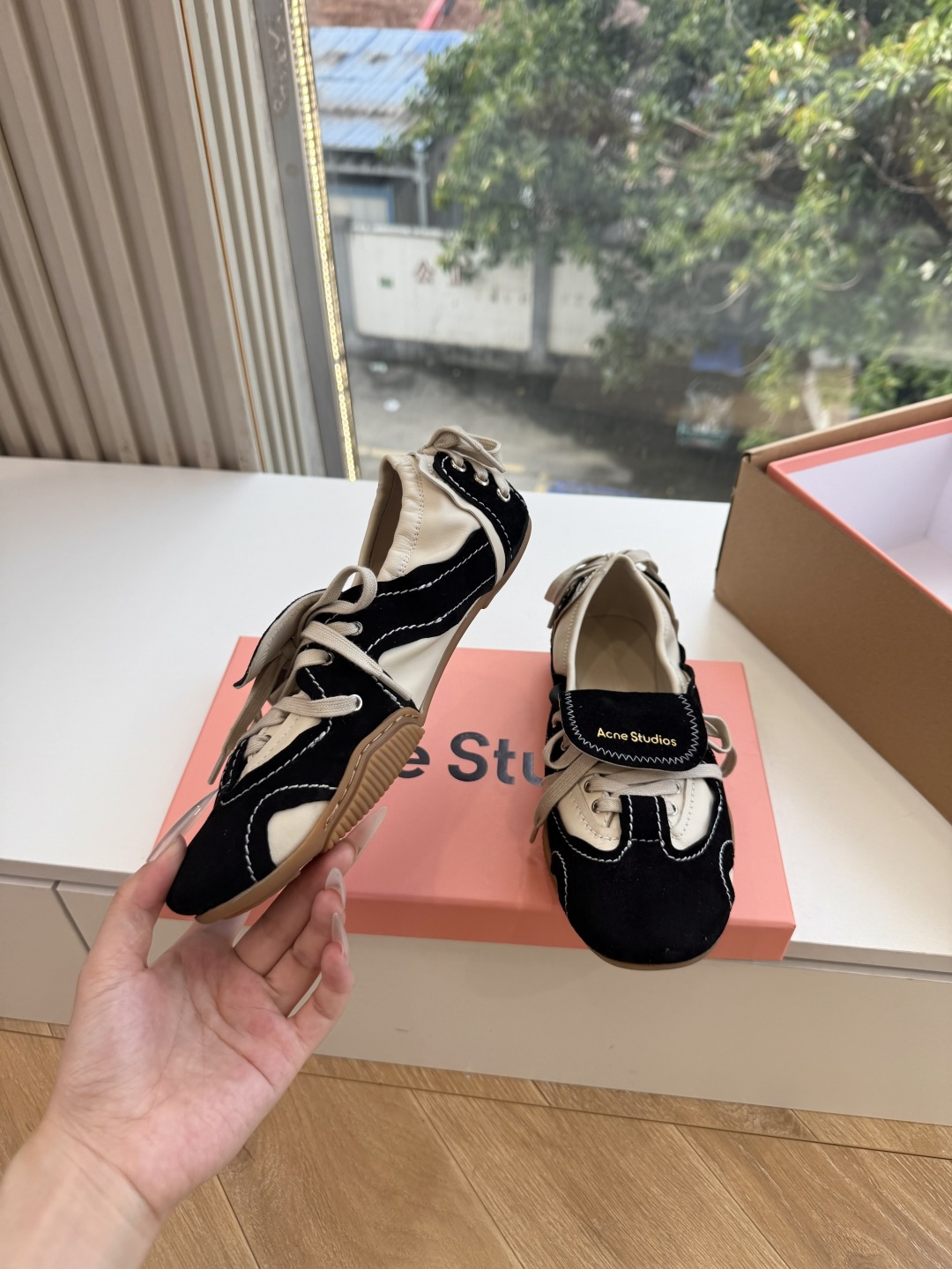 所见即所得出货快G130Acne Studios新款芭蕾舞运动鞋(Acne Studios将运动鞋与当下热门的芭蕾舞鞋元