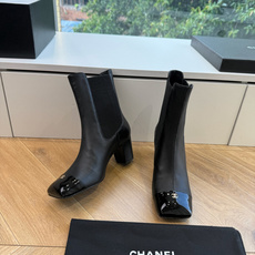 G238所得CHANE*|小香新品 在米兰时尚的T台上 亮相便艳惊四座 成功晋升为潮流人士的梦中情靴 。 经典的双C标志 G238所得CHANE*|小香新品 在米兰时尚的T台上 亮相便艳惊四座 成功晋升为潮流人士的梦中情靴 。 经典的双C标志