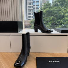 G238所得CHANE*|小香新品 在米兰时尚的T台上 亮相便艳惊四座 成功晋升为潮流人士的梦中情靴 。 经典的双C标志 G238所得CHANE*|小香新品 在米兰时尚的T台上 亮相便艳惊四座 成功晋升为潮流人士的梦中情靴 。 经典的双C标志