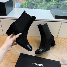 G238所得CHANE*|小香新品 在米兰时尚的T台上 亮相便艳惊四座 成功晋升为潮流人士的梦中情靴 。 经典的双C标志 G238所得CHANE*|小香新品 在米兰时尚的T台上 亮相便艳惊四座 成功晋升为潮流人士的梦中情靴 。 经典的双C标志