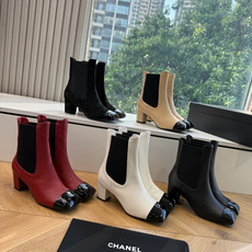 G238所得CHANE*|小香新品 在米兰时尚的T台上 亮相便艳惊四座 成功晋升为潮流人士的梦中情靴 。 经典的双C标志 G238所得CHANE*|小香新品 在米兰时尚的T台上 亮相便艳惊四座 成功晋升为潮流人士的梦中情靴 。 经典的双C标志