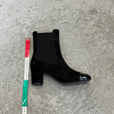 G238所得CHANE*|小香新品 在米兰时尚的T台上 亮相便艳惊四座 成功晋升为潮流人士的梦中情靴 。 经典的双C标志 G238所得CHANE*|小香新品 在米兰时尚的T台上 亮相便艳惊四座 成功晋升为潮流人士的梦中情靴 。 经典的双C标志