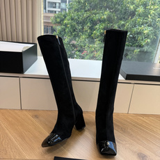 G238所得CHANE*|小香新品 在米兰时尚的T台上 亮相便艳惊四座 成功晋升为潮流人士的梦中情靴 。 经典的双C标志 G238所得CHANE*|小香新品 在米兰时尚的T台上 亮相便艳惊四座 成功晋升为潮流人士的梦中情靴 。 经典的双C标志