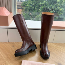 G027爆款 Miumiu谬谬朋克风秋冬机车造型长靴松弛感限量走秀款一双封神复古骑士靴 🤩怎么穿都好看今夏时髦精最爱 看 G027爆款 Miumiu谬谬朋克风秋冬机车造型长靴松弛感限量走秀款一双封神复古骑士靴 🤩怎么穿都好看今夏时髦精最爱 看
