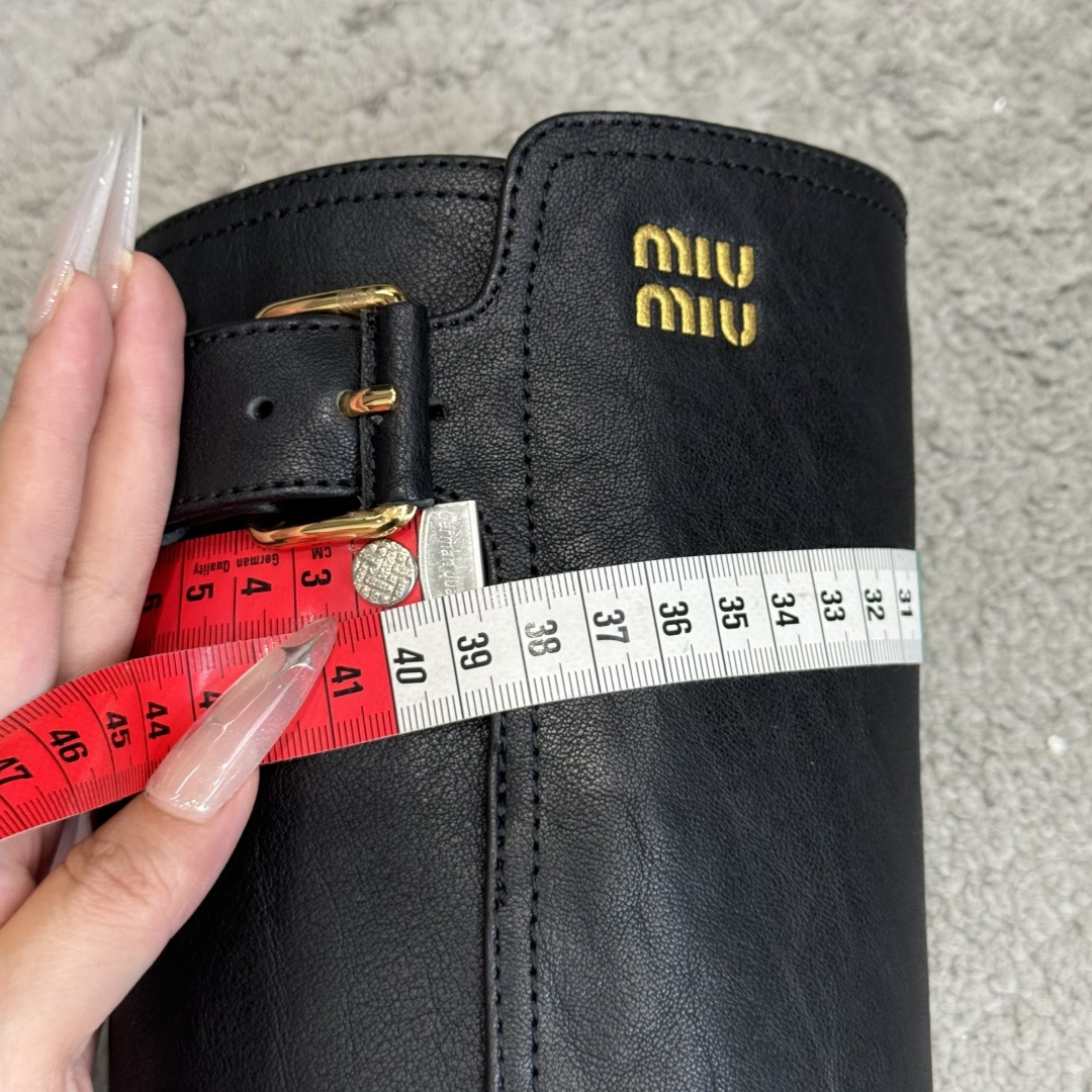 G027爆款 Miumiu谬谬朋克风秋冬机车造型长靴松弛感限量走秀款一双封神复古骑士靴 🤩怎么穿都好看今夏时髦精最爱 看