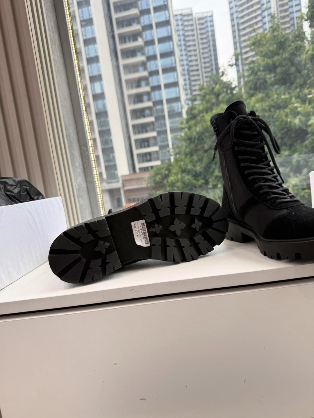 G178-1所见即所得CELINE思琳新品玛格丽特短靴 秋冬单品最新走秀款Lisa同款马丁靴、好多明星网红上脚 无敌显瘦