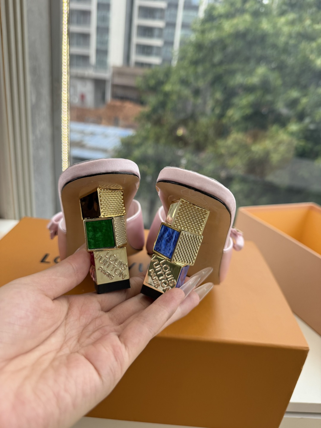 G171LV | 路易威登 2026新款 顶级版原版一致 专柜主打最新款 LV lsola Comfort镂空搭扣平底拖 G171LV | 路易威登 2026新款 顶级版原版一致 专柜主打最新款 LV lsola Comfort镂空搭扣平底拖