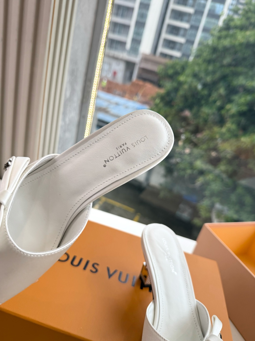 G171LV | 路易威登 2026新款 顶级版原版一致 专柜主打最新款 LV lsola Comfort镂空搭扣平底拖 G171LV | 路易威登 2026新款 顶级版原版一致 专柜主打最新款 LV lsola Comfort镂空搭扣平底拖