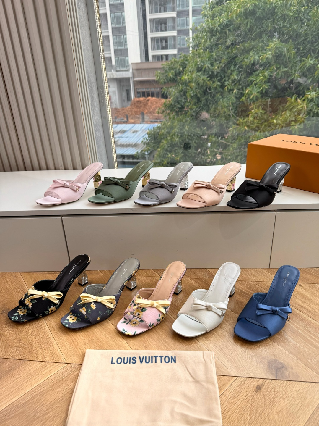 G171LV | 路易威登 2026新款 顶级版原版一致 专柜主打最新款 LV lsola Comfort镂空搭扣平底拖