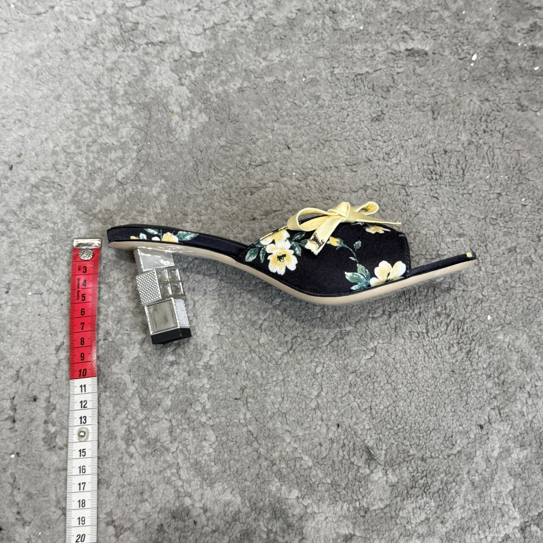 G171LV | 路易威登 2026新款 顶级版原版一致 专柜主打最新款 LV lsola Comfort镂空搭扣平底拖