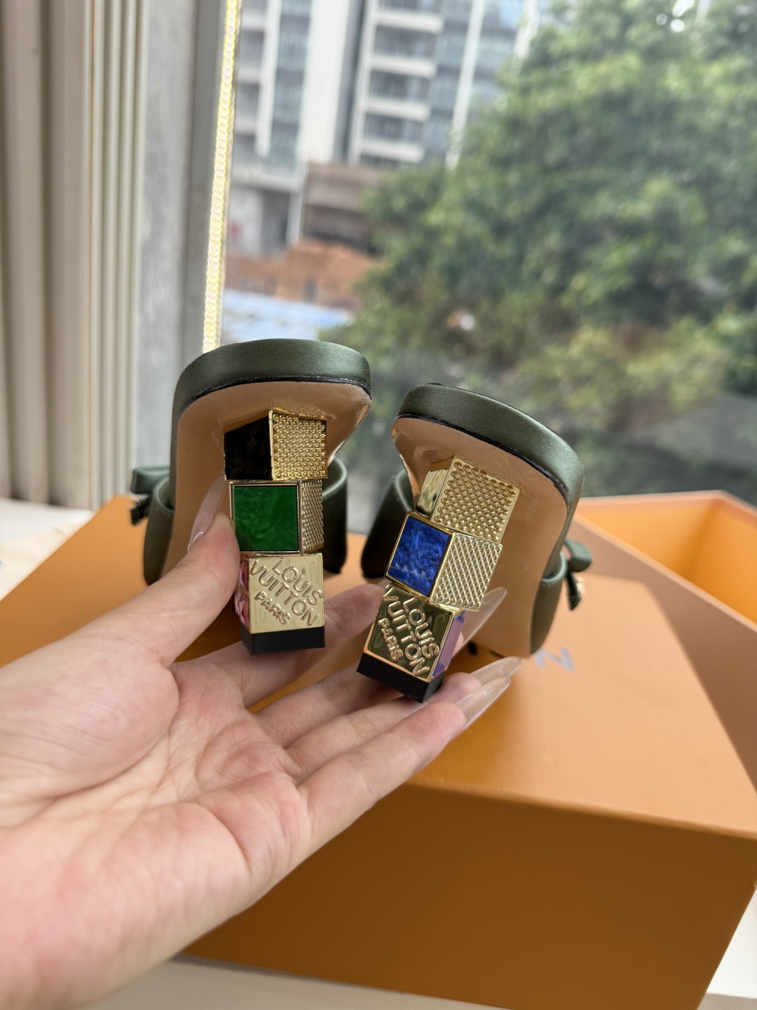 G171LV | 路易威登 2026新款 顶级版原版一致 专柜主打最新款 LV lsola Comfort镂空搭扣平底拖 G171LV | 路易威登 2026新款 顶级版原版一致 专柜主打最新款 LV lsola Comfort镂空搭扣平底拖
