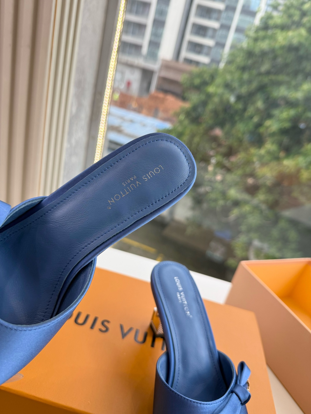G171LV | 路易威登 2026新款 顶级版原版一致 专柜主打最新款 LV lsola Comfort镂空搭扣平底拖