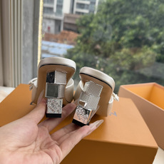G171LV | 路易威登 2026新款 顶级版原版一致 专柜主打最新款 LV lsola Comfort镂空搭扣平底拖 G171LV | 路易威登 2026新款 顶级版原版一致 专柜主打最新款 LV lsola Comfort镂空搭扣平底拖