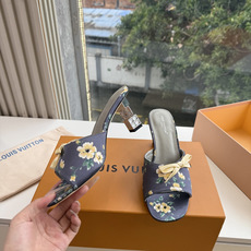 G171LV | 路易威登 2026新款 顶级版原版一致 专柜主打最新款 LV lsola Comfort镂空搭扣平底拖 G171LV | 路易威登 2026新款 顶级版原版一致 专柜主打最新款 LV lsola Comfort镂空搭扣平底拖
